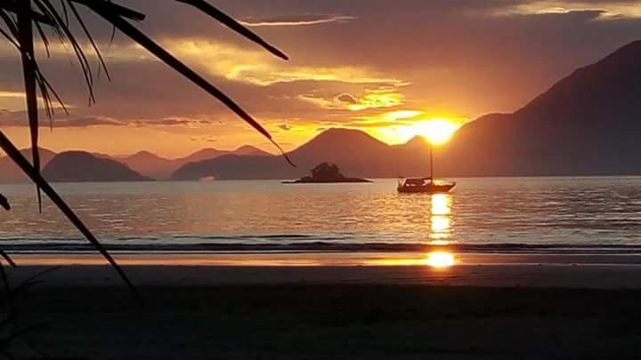Suite A Beira Mar Em Ubatuba-Sp Экстерьер фото
